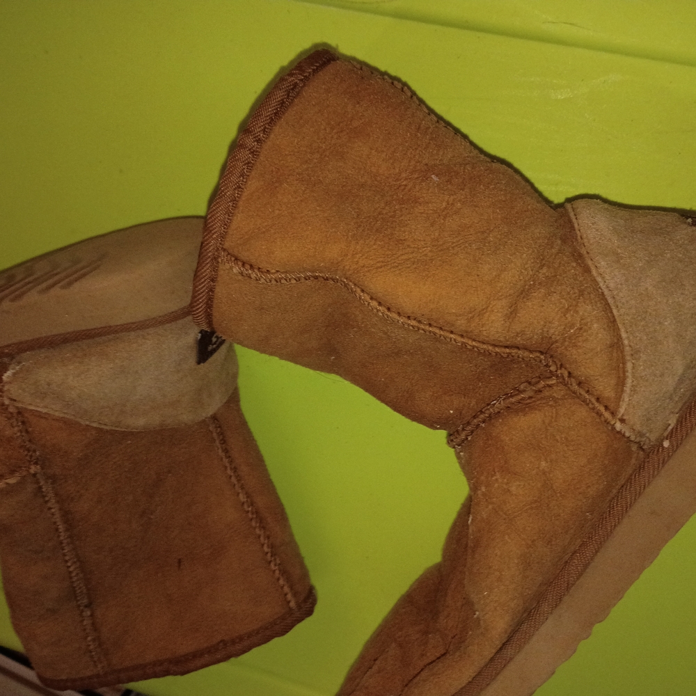 Used UGG boots - Picture 5 of 8
